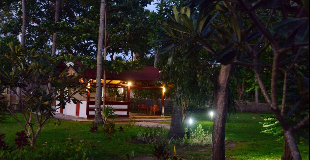 Amigos Bungalows Gili Meno Exteriör bild